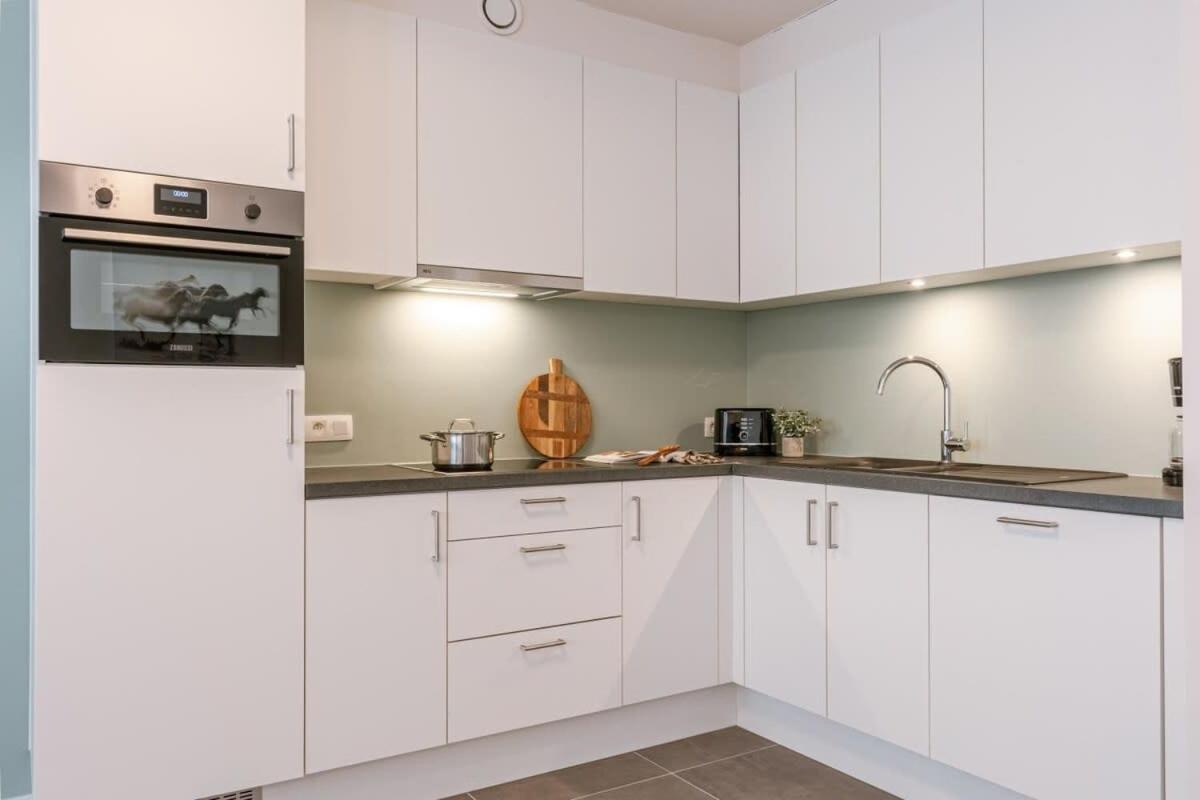 Huswell - Modern For Up To Five People